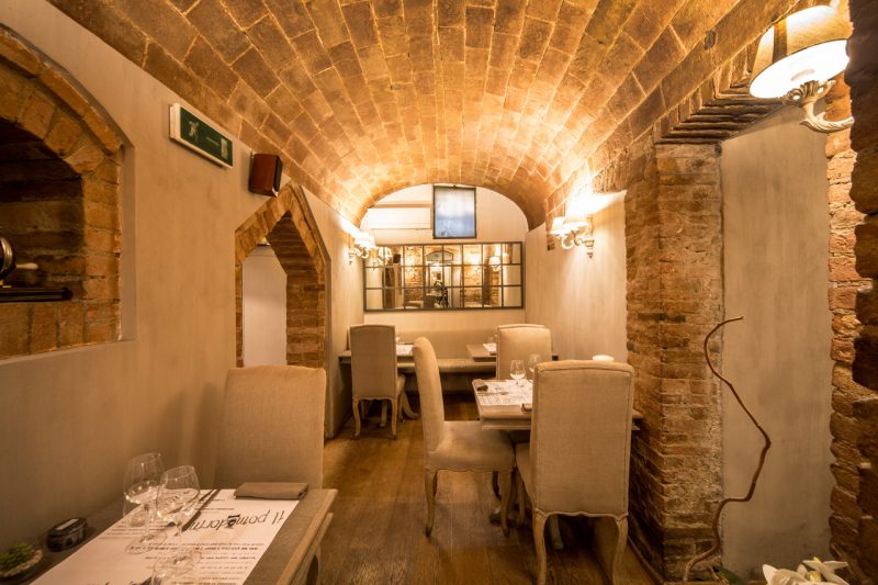 Sala interna della Pizzeria Pomodorino a Siena